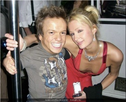 20090623-Celeb erotika - Pamela Anderson és Paris Hilton (37).jpg