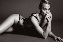 Celeb erotika - Amber Valletta - 06.jpg