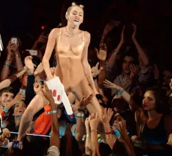 20251217-Fake celeb pornó - Miley Cyrus - 1 (9).webp