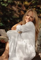 20260407-Celeb erotika - Pamela Anderson-2 (13).webp